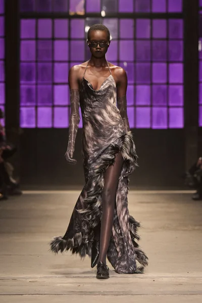 Look 27